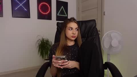 Snapshot of agelina_summer chatting on 02/15/25, 09:49 Agelina Lilly Laura online show from 02/15/25, 09:49