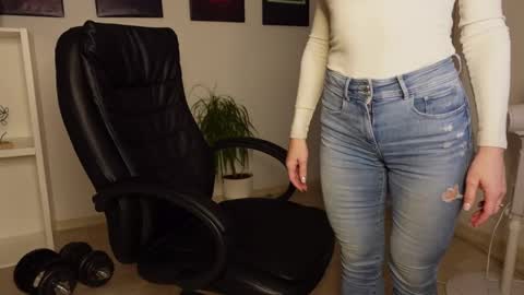 Snapshot of agelina_summer chatting on 02/15/25, 10:10 Agelina Lilly Laura online show from 02/15/25, 10:10