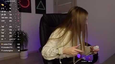 Snapshot of agelina_summer chatting on 02/17/25, 07:04 Agelina Lilly Laura online show from 02/17/25, 07:04