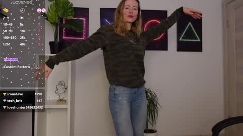 Snapshot of agelina_summer chatting on 02/19/25, 10:56 Agelina Lilly Laura online show from 02/19/25, 10:56