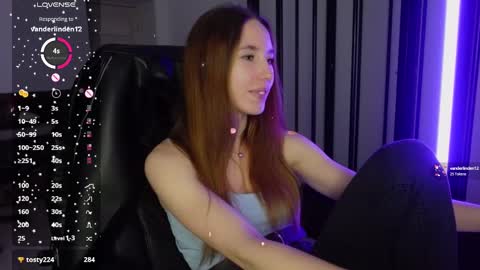 Snapshot of agelina_summer chatting on 02/20/25, 01:03 Agelina Lilly Laura online show from 02/20/25, 01:03