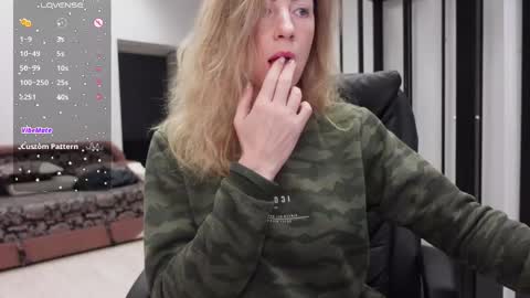 Snapshot of agelina_summer chatting on 02/20/25, 06:17 Agelina Lilly Laura online show from 02/20/25, 06:17