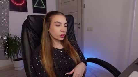 Snapshot of agelina_summer chatting on 02/23/25, 09:11 Agelina Lilly Laura online show from 02/23/25, 09:11