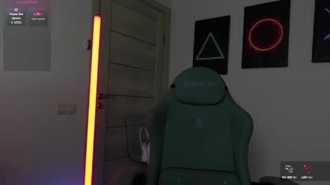 Snapshot of agelina_summer chatting on 09/09/25, 02:05 Agelina Lilly Laura online show from 09/09/25, 02:05