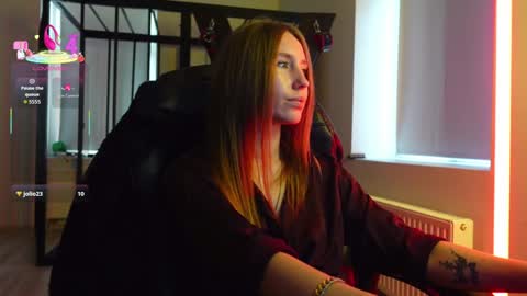 Snapshot of agelina_summer chatting on 10/12/25, 02:05 Agelina Lilly Laura online show from 10/12/25, 02:05