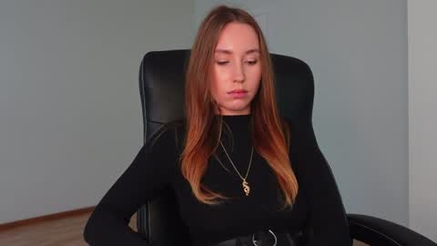 Snapshot of agelina_summer chatting on 10/21/25, 02:07 Agelina Lilly Laura online show from 10/21/25, 02:07