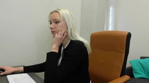 Snapshot of agelina_summer chatting on 04/26/26, 06:11 Agelina Lilly Laura online show from 04/26/26, 06:11