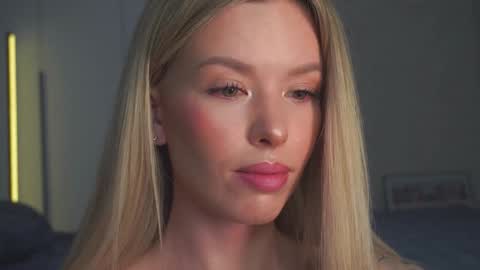 Snapshot of agent_blonde chatting on 02/28/26, 01:17 May online show from 02/28/26, 01:17