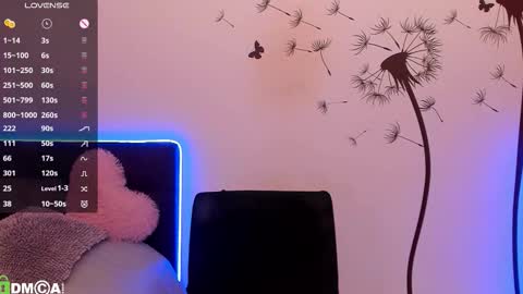 Snapshot of agent_polly chatting on 10/20/25, 01:44 Polly online show from 10/20/25, 01:44