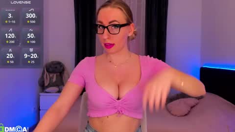 Snapshot of agent_polly chatting on 03/22/26, 01:36 Polly online show from 03/22/26, 01:36