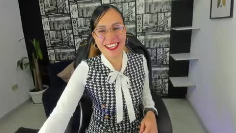 Snapshot of aghata_moon chatting on 01/28/25, 02:42 Aghata Moon online show from 01/28/25, 02:42