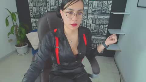 Snapshot of aghata_moon chatting on 02/15/25, 05:28 Aghata Moon online show from 02/15/25, 05:28