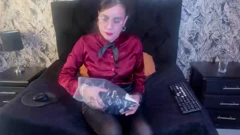 Snapshot of aghata_moon chatting on 03/25/26, 04:24 Aghata Moon online show from 03/25/26, 04:24