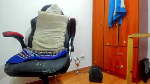 Snapshot of aguslover chatting on 12/06/24, 12:12 Agustin online show from 12/06/24, 12:12