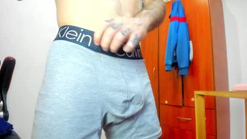 Snapshot of aguslover chatting on 12/26/24, 05:51 Agustin online show from 12/26/24, 05:51