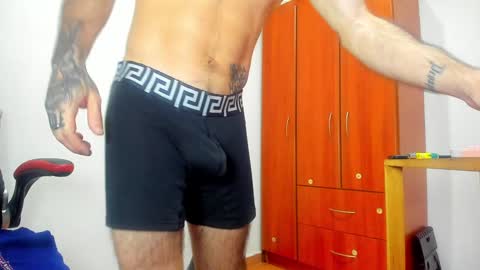 Snapshot of aguslover chatting on 01/12/25, 06:05 Agustin online show from 01/12/25, 06:05