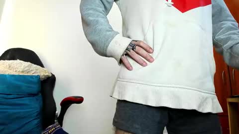 Snapshot of aguslover chatting on 02/20/25, 08:58 Agustin online show from 02/20/25, 08:58