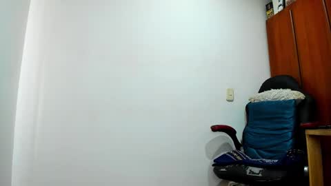 Snapshot of aguslover chatting on 02/26/25, 08:33 Agustin online show from 02/26/25, 08:33