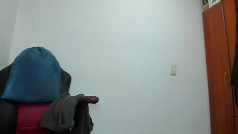 Snapshot of aguslover chatting on 11/23/25, 06:41 Agustin online show from 11/23/25, 06:41