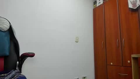 Snapshot of aguslover chatting on 11/26/25, 07:04 Agustin online show from 11/26/25, 07:04