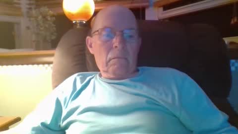 Snapshot of aguynrkfrd chatting on 09/22/25, 09:33 aguynrkfrd online show from 09/22/25, 09:33