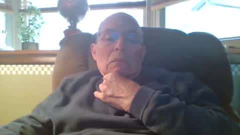 Snapshot of aguynrkfrd chatting on 11/18/25, 05:28 aguynrkfrd online show from 11/18/25, 05:28