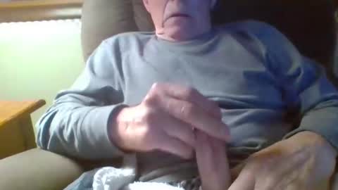 Snapshot of aguynrkfrd chatting on 11/22/25, 10:47 aguynrkfrd online show from 11/22/25, 10:47