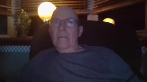 Snapshot of aguynrkfrd chatting on 11/23/25, 10:15 aguynrkfrd online show from 11/23/25, 10:15