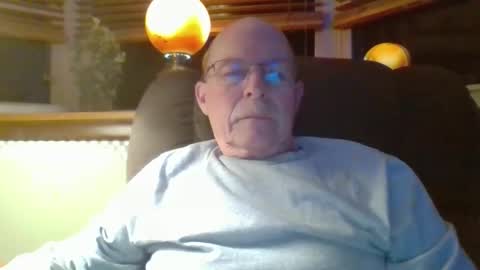 aguynrkfrd online show from 12/21/25, 10:11