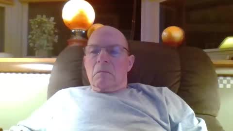 aguynrkfrd online show from 04/08/26, 09:42