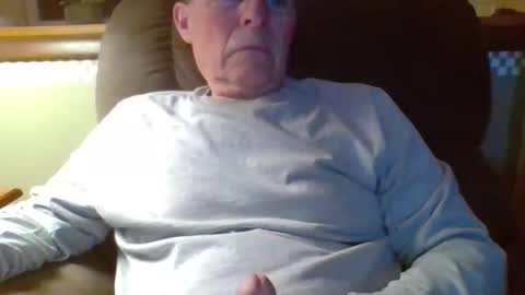 aguynrkfrd online show from 04/14/26, 09:37