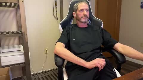 Snapshot of ah_shucks_ chatting on 04/06/26, 04:46 AhShucks online show from 04/06/26, 04:46