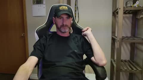 Snapshot of ah_shucks_ chatting on 04/10/26, 03:23 AhShucks online show from 04/10/26, 03:23