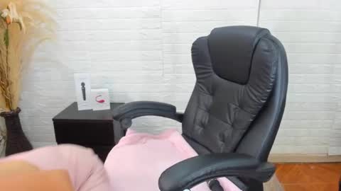 Ahisha online show from 02/18/25, 03:43