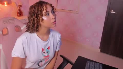 Snapshot of ahny_sweet chatting on 06/19/26, 03:49 Ahny Sweet online show from 06/19/26, 03:49