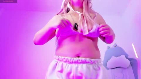 Snapshot of ahri_elderwood chatting on 03/31/26, 05:30 Ahri help me get to 100 online show from 03/31/26, 05:30