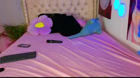 Snapshot of ahri_ossuri chatting on 02/13/25, 12:46 ahri online show from 02/13/25, 12:46