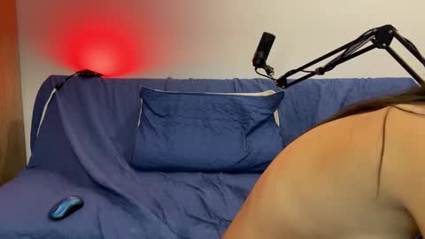 Snapshot of ahsleysnow chatting on 02/28/25, 03:48 AHSLEY online show from 02/28/25, 03:48