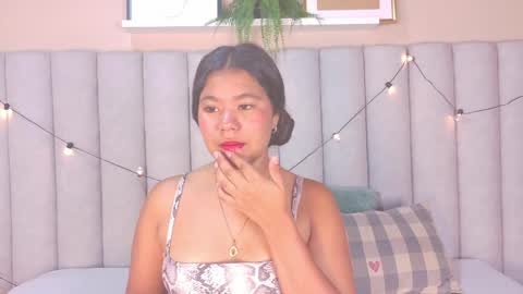 Snapshot of ahslyevans__ chatting on 04/03/26, 11:19 AHSLY online show from 04/03/26, 11:19