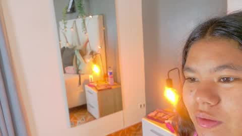 Snapshot of ahslyevans__ chatting on 04/10/26, 11:37 AHSLY online show from 04/10/26, 11:37