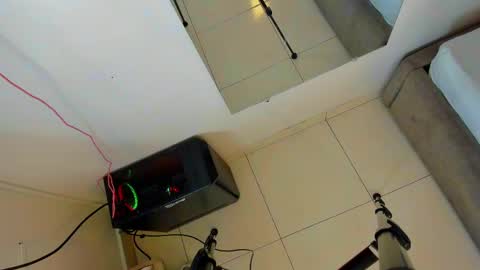 Snapshot of ahslyevans__ chatting on 04/14/26, 11:38 AHSLY online show from 04/14/26, 11:38