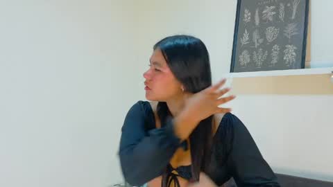Snapshot of ahslyevans__ chatting on 04/17/26, 12:08 AHSLY online show from 04/17/26, 12:08