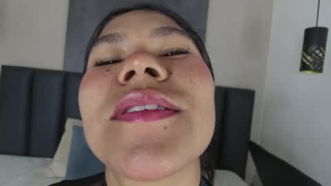 Snapshot of ahslyevans__ chatting on 04/26/26, 12:47 AHSLY online show from 04/26/26, 12:47