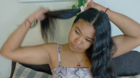 Snapshot of ahslyevans__ chatting on 04/30/26, 11:49 AHSLY online show from 04/30/26, 11:49