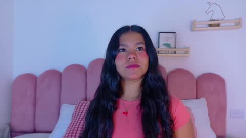 Snapshot of ahslyevans__ chatting on 05/10/26, 12:54 AHSLY online show from 05/10/26, 12:54