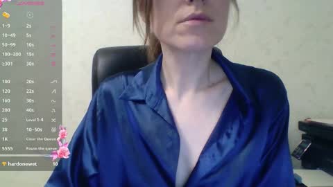 Snapshot of ahtena chatting on 11/20/25, 04:51 Ahtena online show from 11/20/25, 04:51