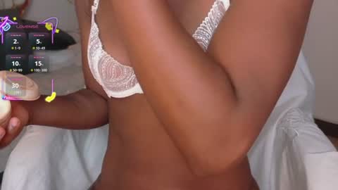 Snapshot of ahvi_ebony chatting on 07/16/26, 12:44 Ahvi Ebony online show from 07/16/26, 12:44