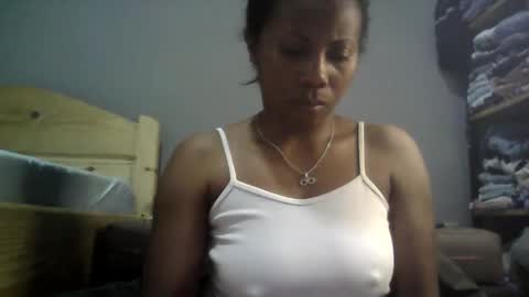 Snapshot of aicha_boobs chatting on 09/24/25, 04:43 Aicha boobs online show from 09/24/25, 04:43