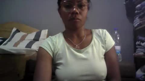 Snapshot of aicha_boobs chatting on 10/01/25, 04:02 Aicha boobs online show from 10/01/25, 04:02