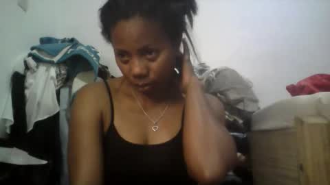 Snapshot of aicha_boobs chatting on 10/14/25, 11:27 Aicha boobs online show from 10/14/25, 11:27